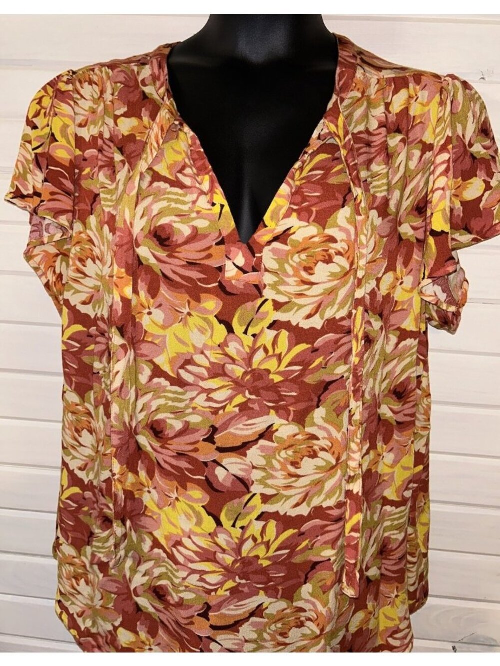 Torrid Sz PLUS 3 3X Rayon Crepe Tie Flutter Sleeve Floral Peasant Top EUC